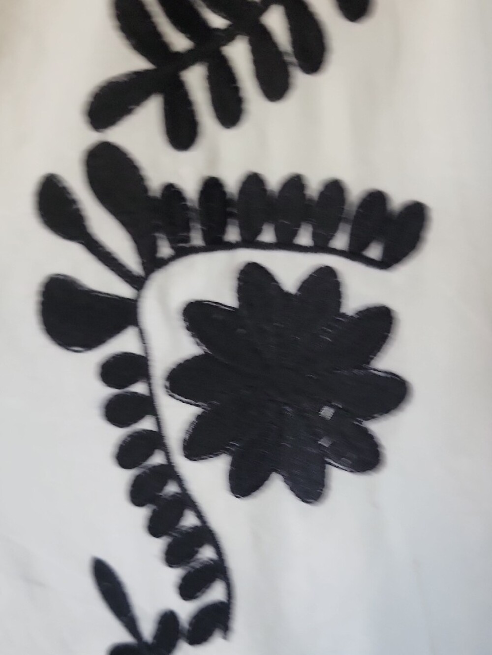 Amazon White Button-Front Blouse with Black Floral Embroidery - Picture 4 of 6